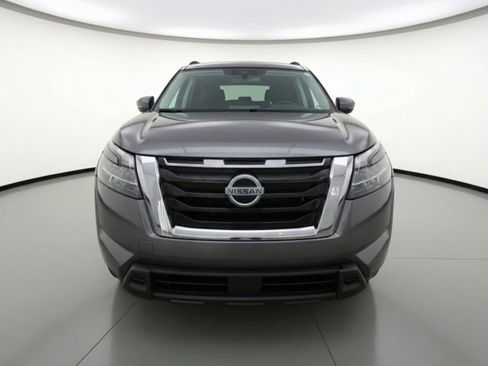 Used 2025 Nissan Pathfinder SV FWD image 2