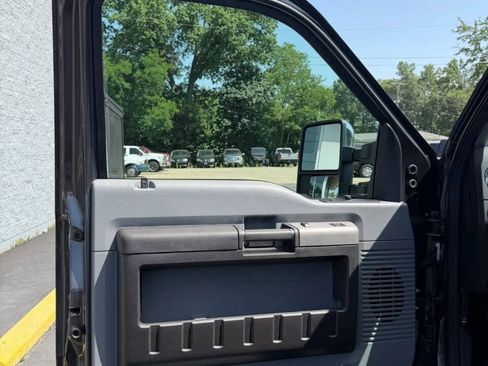 Used 2016 Ford F250 XLT w/ XLT Premium Package AWD/4WD image 12