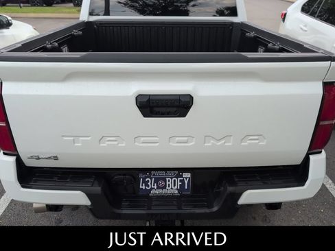 Used 2025 Toyota Tacoma SR5 AWD/4WD image 13