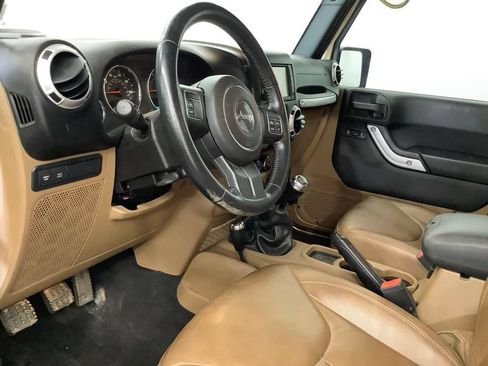 Used 2015 Jeep Wrangler Unlimited Rubicon AWD/4WD image 12
