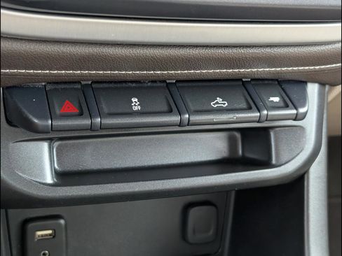 Used 2018 GMC Canyon SLE AWD/4WD image 16