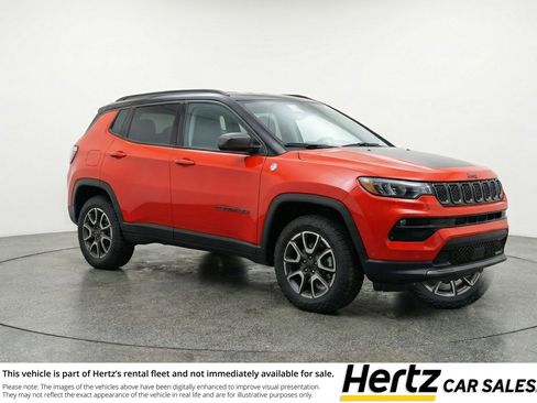 Used 2025 Jeep Compass Trailhawk AWD/4WD image 1