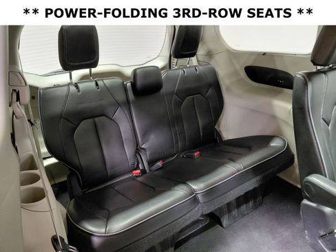 Certified 2019 Chrysler Pacifica Limited image 18