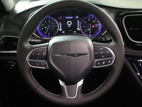 New 2026 Chrysler Pacifica Select image 17