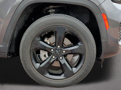 Used 2023 Jeep Grand Cherokee Altitude RWD image 7