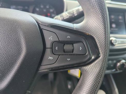 Used 2021 Chevrolet TrailBlazer LS FWD image 15