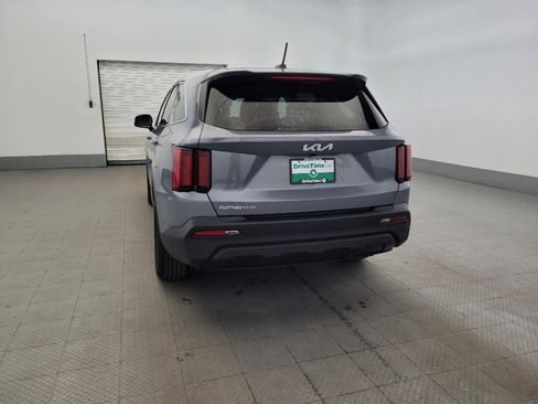 Used 2023 Kia Sorento LX FWD image 6