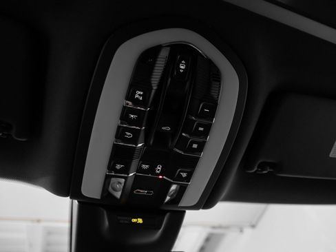 Certified 2025 Porsche Macan image 34