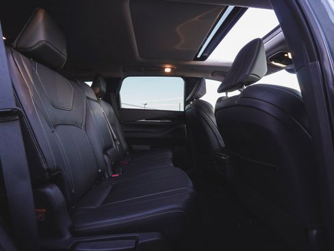 Used 2025 INFINITI QX60 Pure w/ Cargo Package image 32