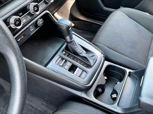 Used 2025 Honda CR-V LX image 15