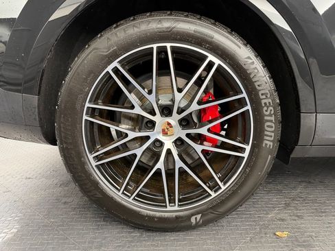 Certified 2025 Porsche Cayenne S AWD/4WD image 15
