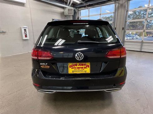 Used 2019 Volkswagen Golf S image 4