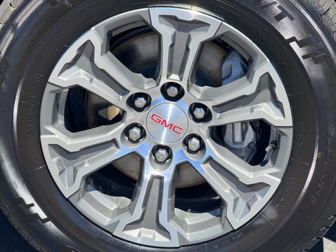 Certified 2025 GMC Sierra 1500 SLT AWD/4WD image 9