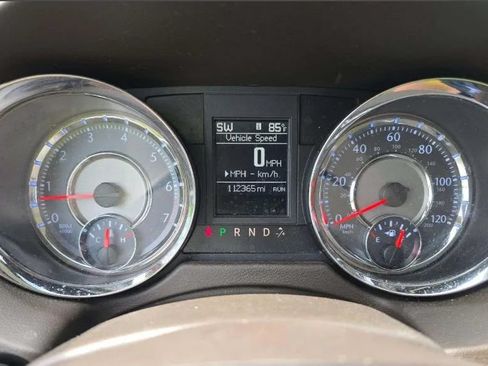 Used 2015 Chrysler Town & Country Touring-L w/ Driver Convenience Group FWD image 19