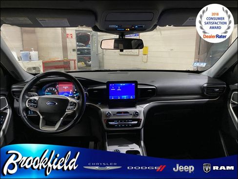 Used 2022 Ford Explorer XLT image 14