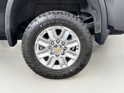 Used 2025 Chevrolet Silverado 3500 High Country w/ High Country Premium Package AWD/4WD image 33