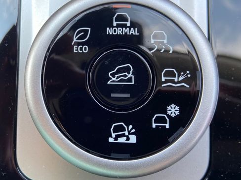 New 2026 Mitsubishi Outlander ES image 31