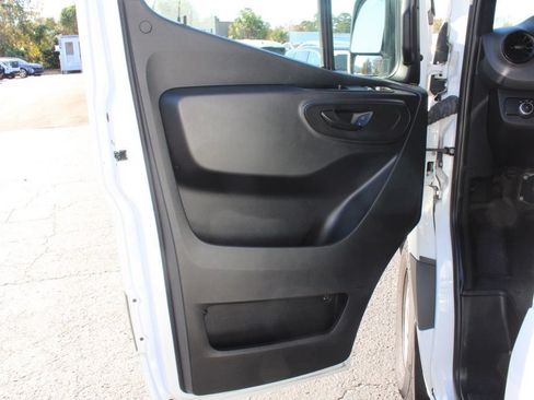 Used 2022 Mercedes-Benz Sprinter 1500 image 42