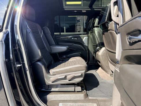 Used 2024 Cadillac Escalade ESV Sport Platinum w/ LPO, ONYX Package AWD/4WD image 42