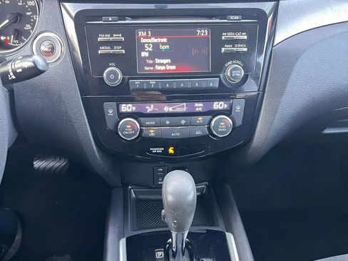 Used 2014 Nissan Rogue SV image 18