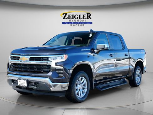 Used 2022 Chevrolet Silverado 1500 LT AWD/4WD image 3