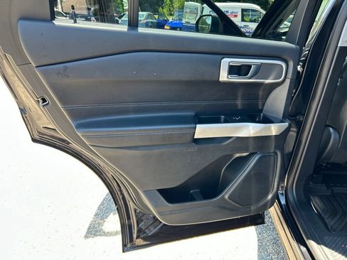 Used 2020 Ford Explorer XLT w/ Equipment Group 202A AWD/4WD image 21