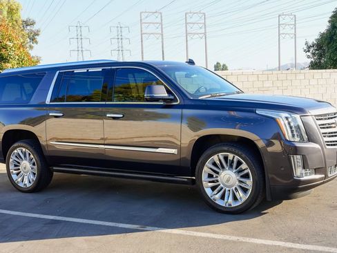 Used 2018 Cadillac Escalade ESV Platinum AWD/4WD image 6