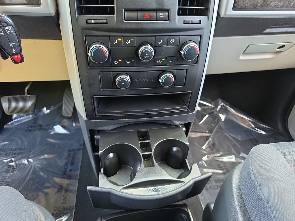 Used 2010 Dodge Grand Caravan SXT FWD image 16