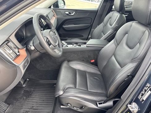Used 2023 Volvo XC60 B5 Ultimate w/ Climate Package image 8
