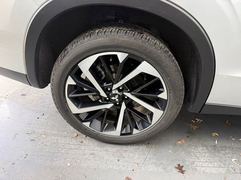 Used 2024 Mitsubishi Outlander SE image 36