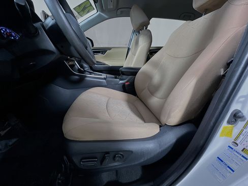 Used 2022 Toyota RAV4 XLE image 15