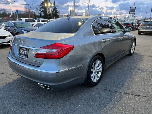 Used 2013 Hyundai Genesis 3.8 image 6