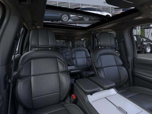 New 2026 Lincoln Navigator Reserve AWD/4WD image 10