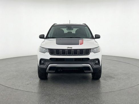 Used 2025 Jeep Compass Trailhawk image 2