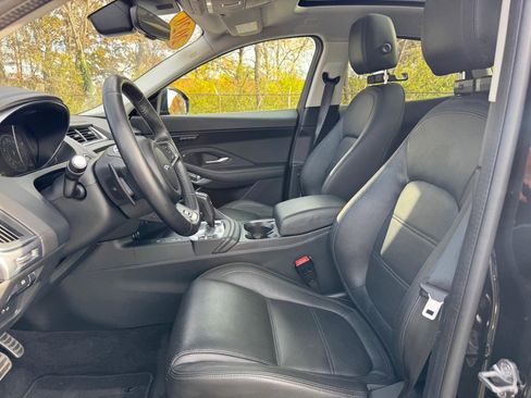 Used 2020 Jaguar E-PACE SE image 18