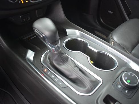 Used 2023 Chevrolet Traverse Premier image 32