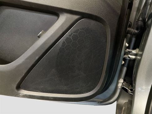 Used 2023 Chevrolet Traverse LT image 19