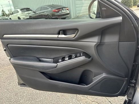 Used 2024 Nissan Altima 2.5 SR w/ SR Premium Package image 25