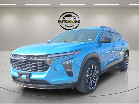 Used 2025 Chevrolet Trax RS w/ Sunroof Package image 3