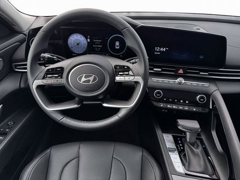 New 2026 Hyundai Elantra Limited FWD image 17