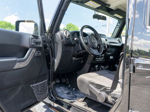 Used 2012 Jeep Wrangler Unlimited Sport AWD/4WD image 13