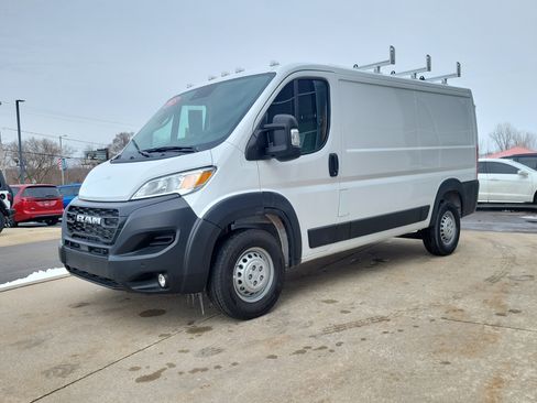 Used 2025 RAM ProMaster 2500 w/ Premium Convenience Group FWD image 2