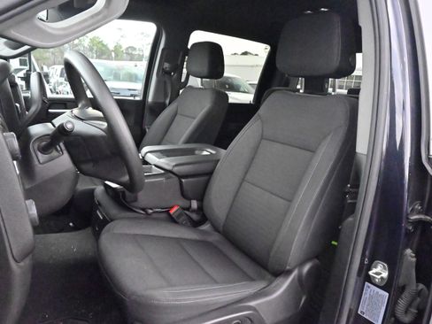 Used 2024 Chevrolet Silverado 2500 Custom w/ Custom Value Package image 6