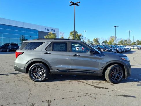 New 2026 Ford Explorer ST-Line w/ ST-Line Street Pack RWD image 2