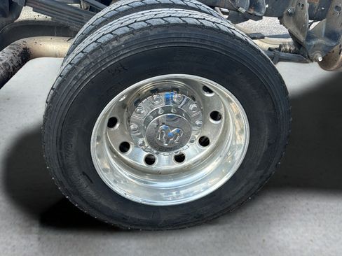Used 2024 RAM 5500 Tradesman w/ Chrome Appearance Group RWD image 17