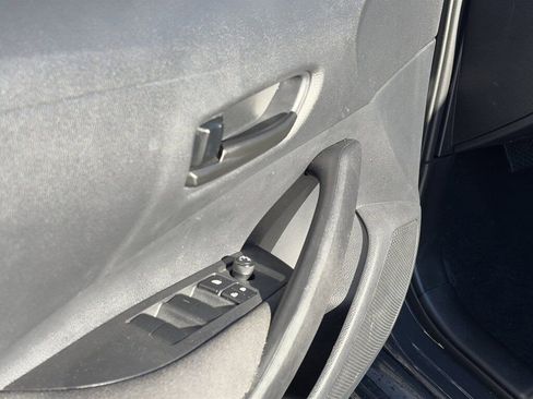 Used 2025 Toyota Corolla LE image 26