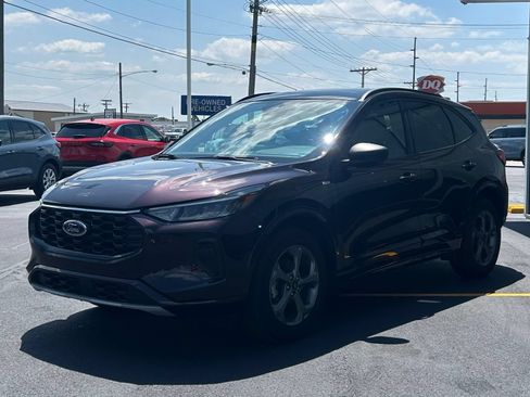 Used 2023 Ford Escape ST-Line w/ Tech Pack #1 AWD/4WD image 3