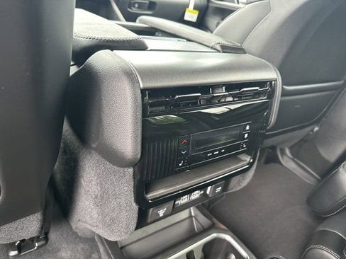 New 2026 Jeep Grand Wagoneer L Limited AWD/4WD image 22
