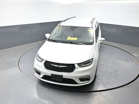 Used 2022 Chrysler Pacifica Touring-L FWD image 14