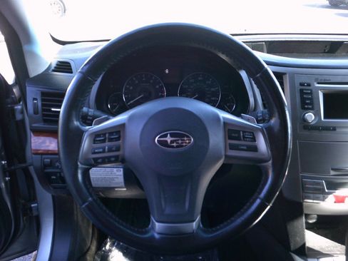 Used 2012 Subaru Outback 2.5i Limited w/ Moonroof Pkg AWD/4WD image 17